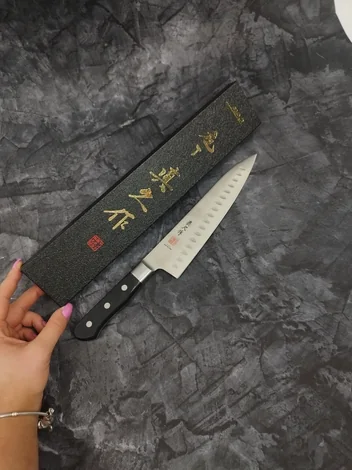 tip-article-image-Noże MAC Knives - jak sprawdzają się w codziennej pracy kucharzy?