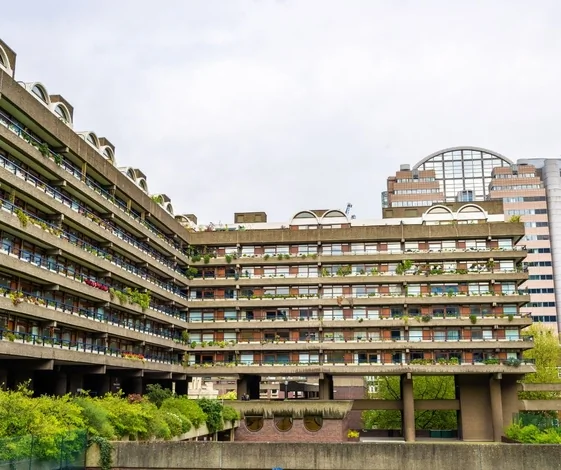 tip-article-image-Historia i ewolucja betonu architektonicznego na elewacjach - od brutalizmu po nowoczesność
