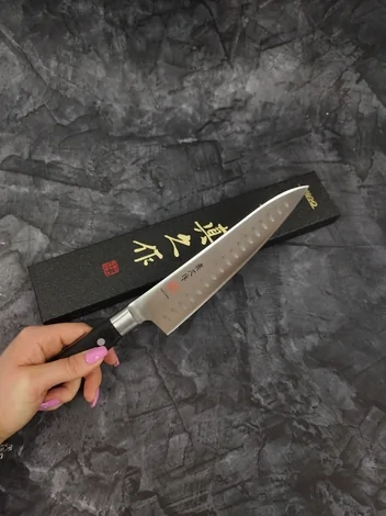 tip-article-image-Noże MAC Knives - jak sprawdzają się w codziennej pracy kucharzy?