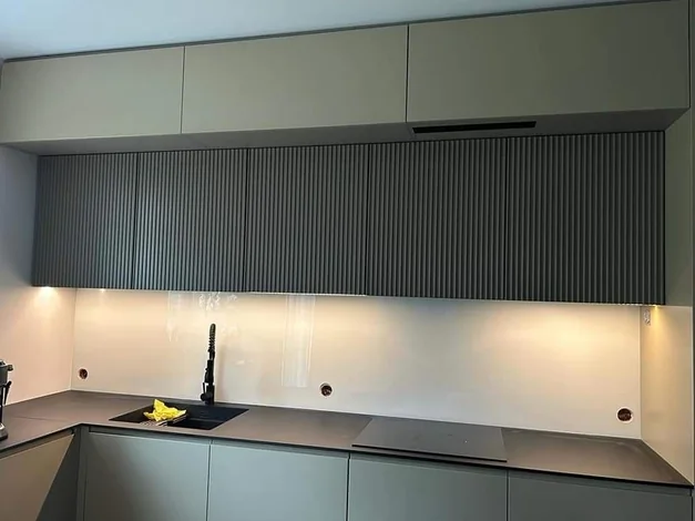 tip-article-image-Nowoczesne aranżacje z panelami szklanymi Szklany Decor - co czeka w ofercie?