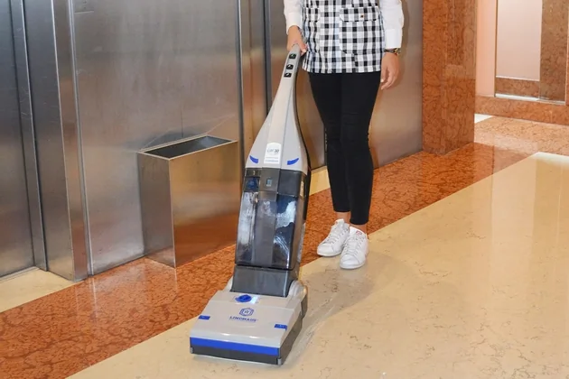 tip-article-image-Cichy komfort dla gości - odkurzacze Lindhaus a doświadczenie noclegowe