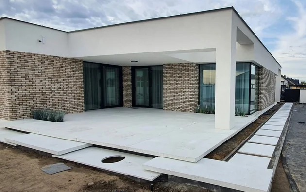 tip-article-image-Beton architektoniczny PMdesig - nowoczesność i elegancja w twoim ogrodzie.