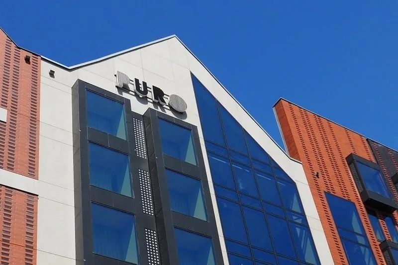 Historia i ewolucja betonu architektonicznego na elewacjach - od brutalizmu po nowoczesność-tip-image