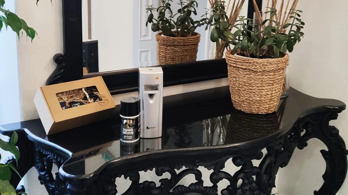 Odświeżacz powietrza z funkcją dozownika zapachów Aromalinea-tip-image