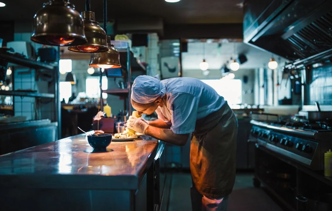 Meble gastronomiczne ze stali nierdzewnej na wymiar - wybór wymagających kucharzy-tip-image